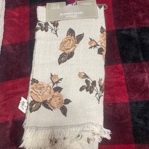 Rose blanket scarf